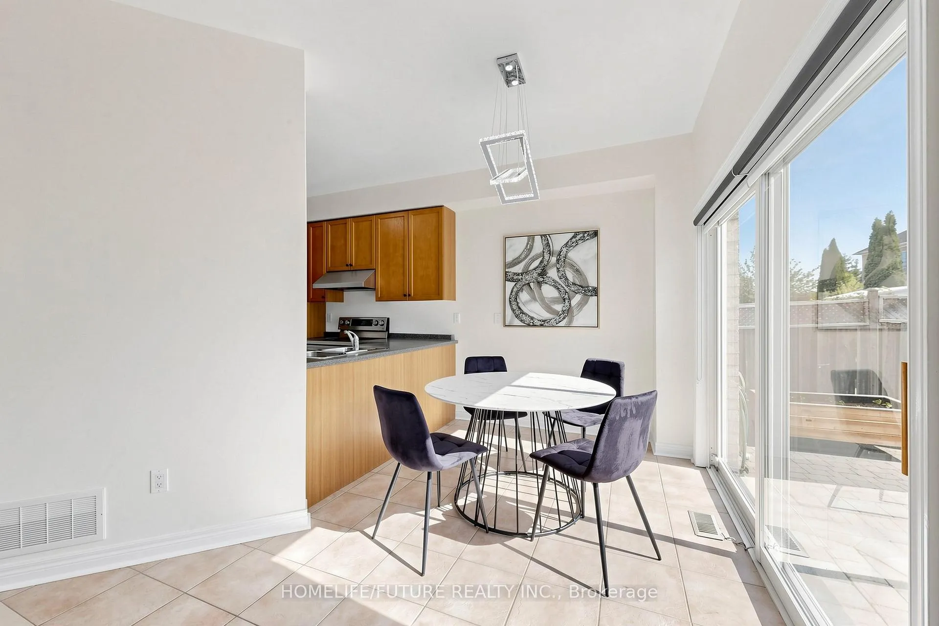 Photo 18 of 17 Coyote Way, Vaughan, Vellore Village — HOMEH