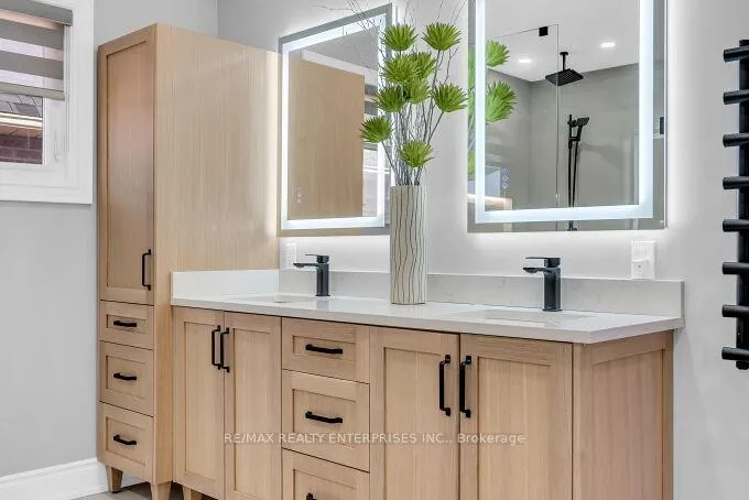 Photo 25 of 5683 Oldcastle Crescent, Mississauga, East Credit — HOMEH