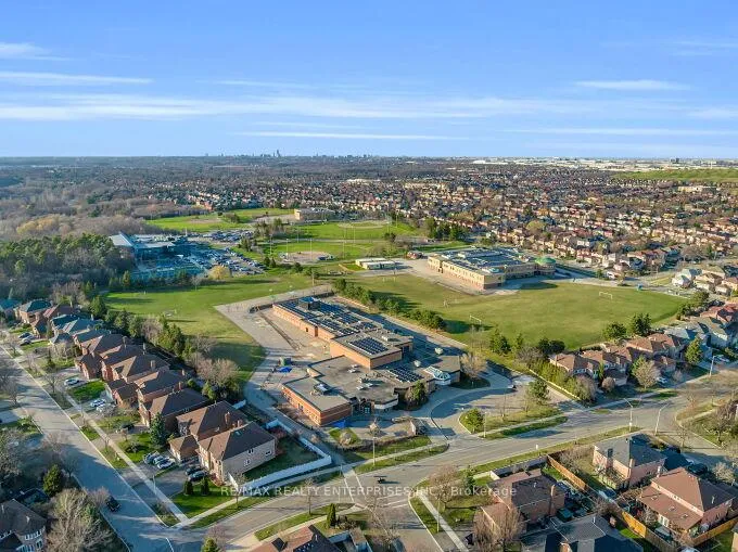 Photo 47 of 5683 Oldcastle Crescent, Mississauga, East Credit — HOMEH