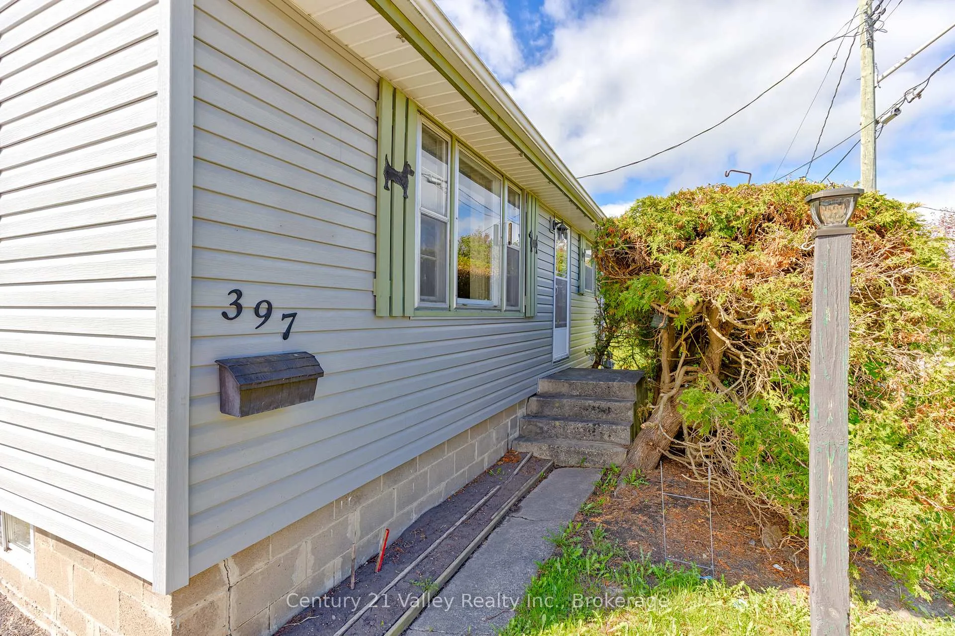 Photo 3 of 397 Mary Avenue, Renfrew — HOMEH