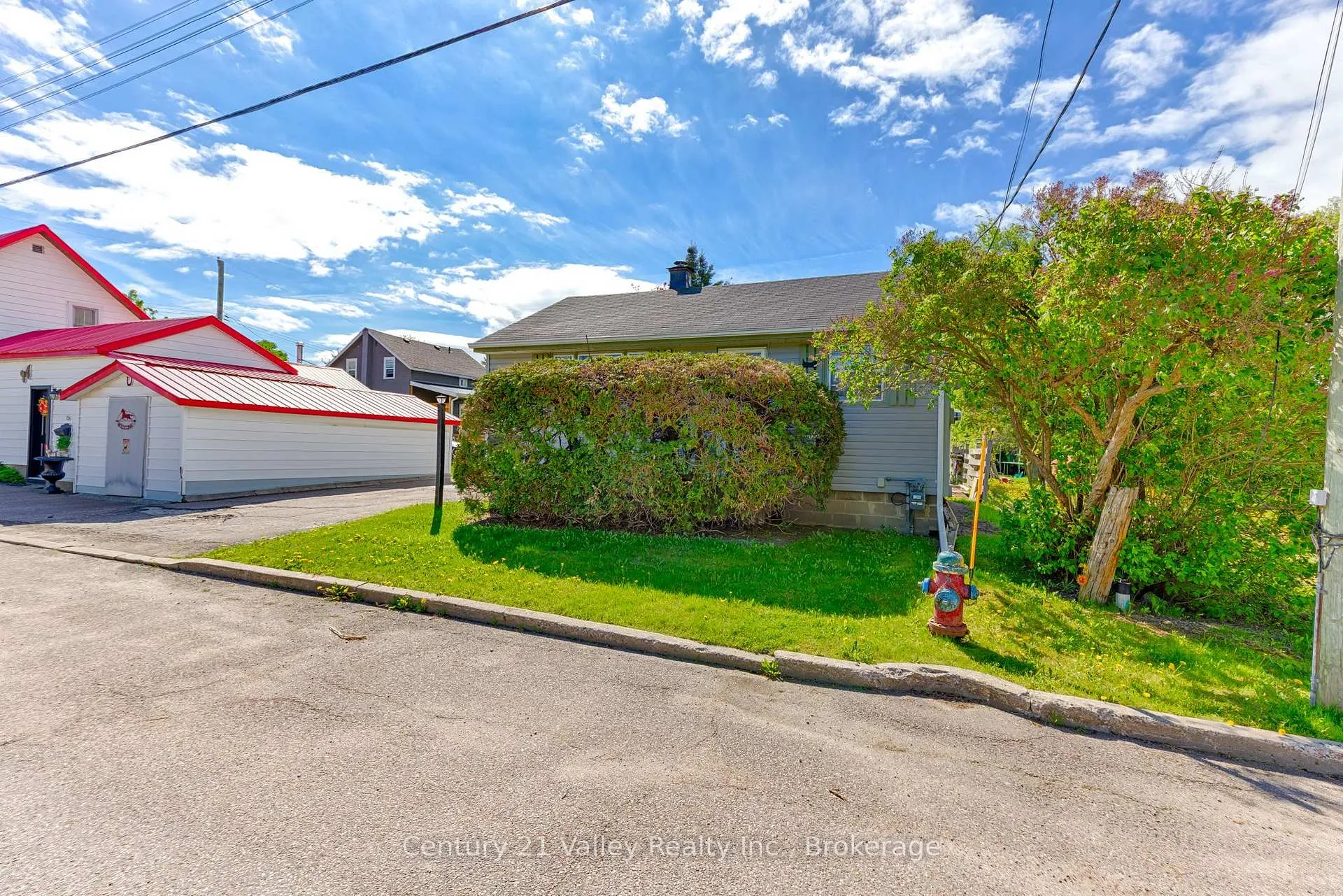 Photo 4 of 397 Mary Avenue, Renfrew — HOMEH