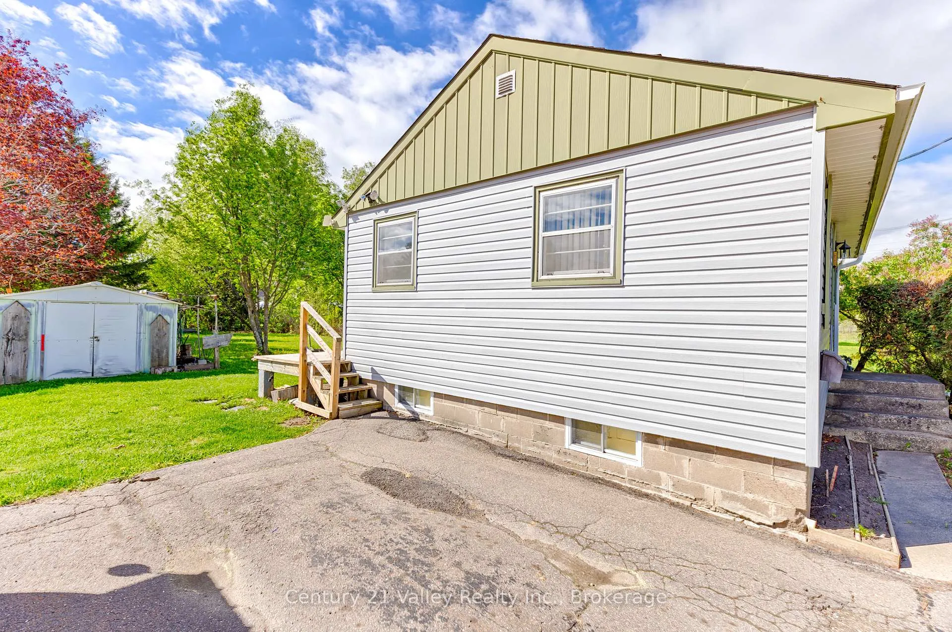 Photo 5 of 397 Mary Avenue, Renfrew — HOMEH