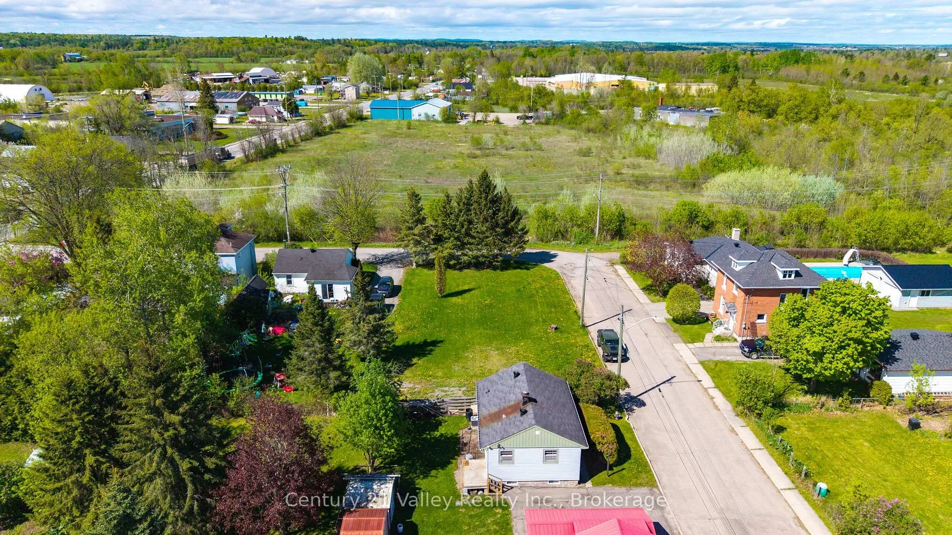 Photo 11 of 397 Mary Avenue, Renfrew — HOMEH