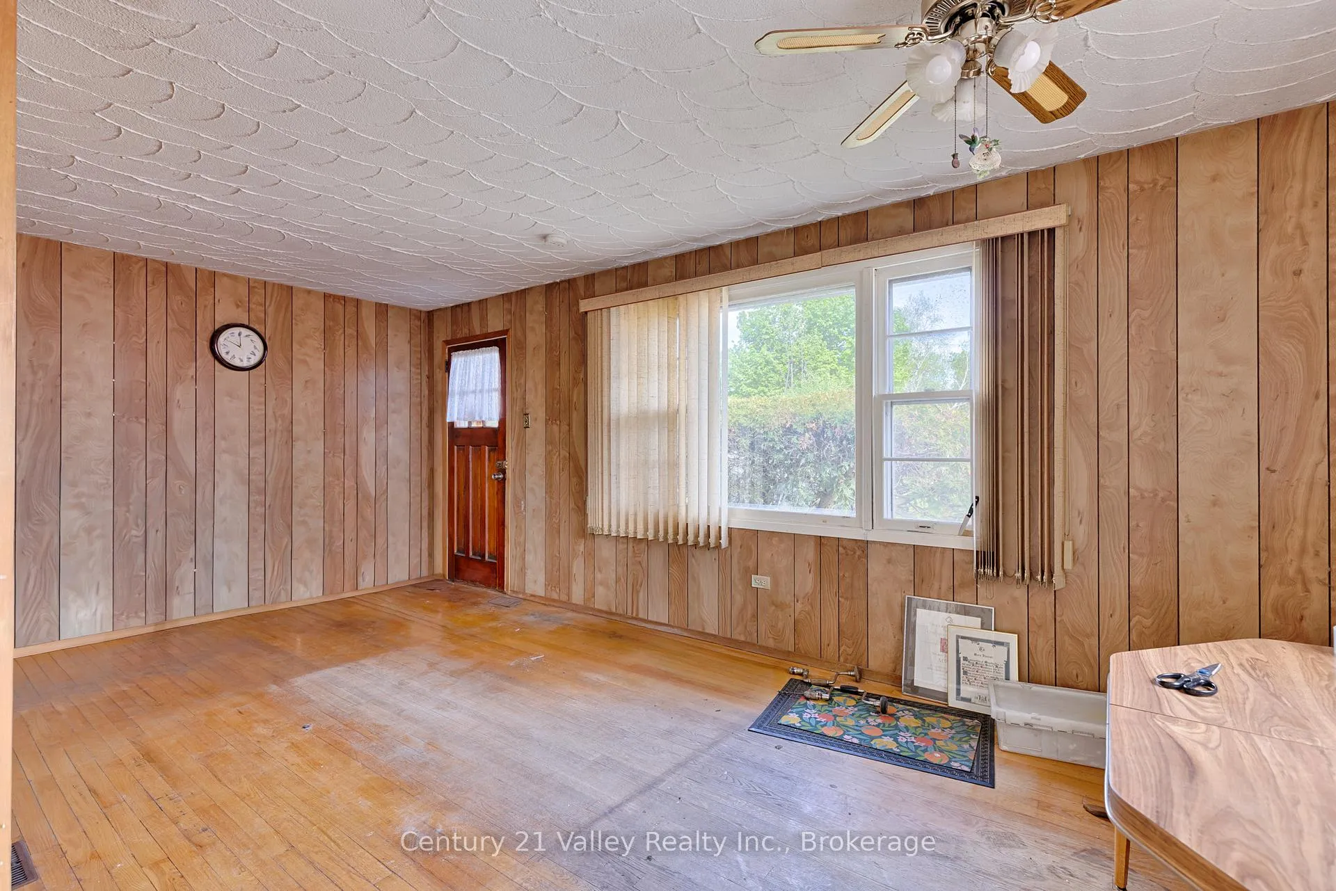 Photo 15 of 397 Mary Avenue, Renfrew — HOMEH