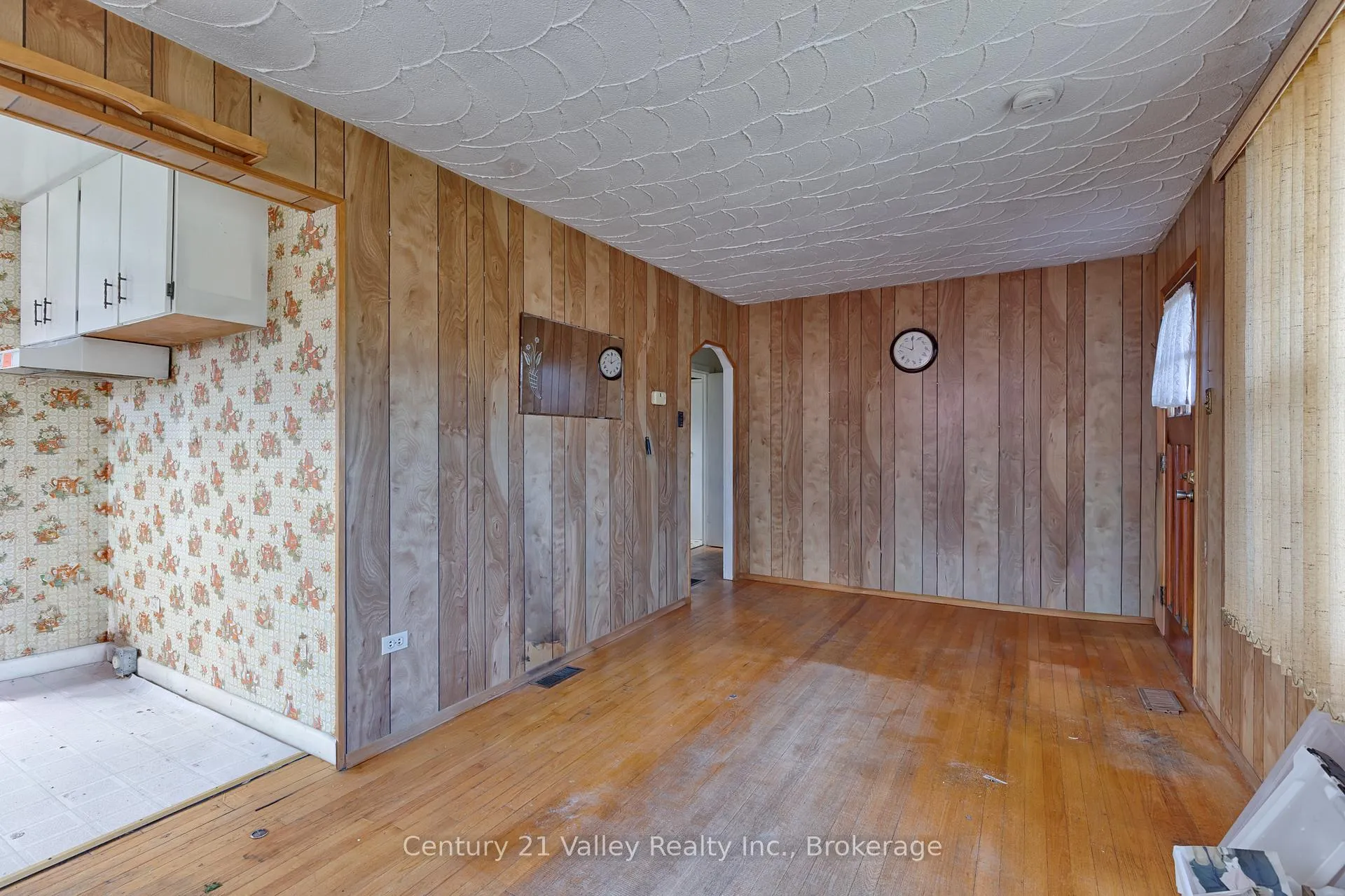 Photo 16 of 397 Mary Avenue, Renfrew — HOMEH