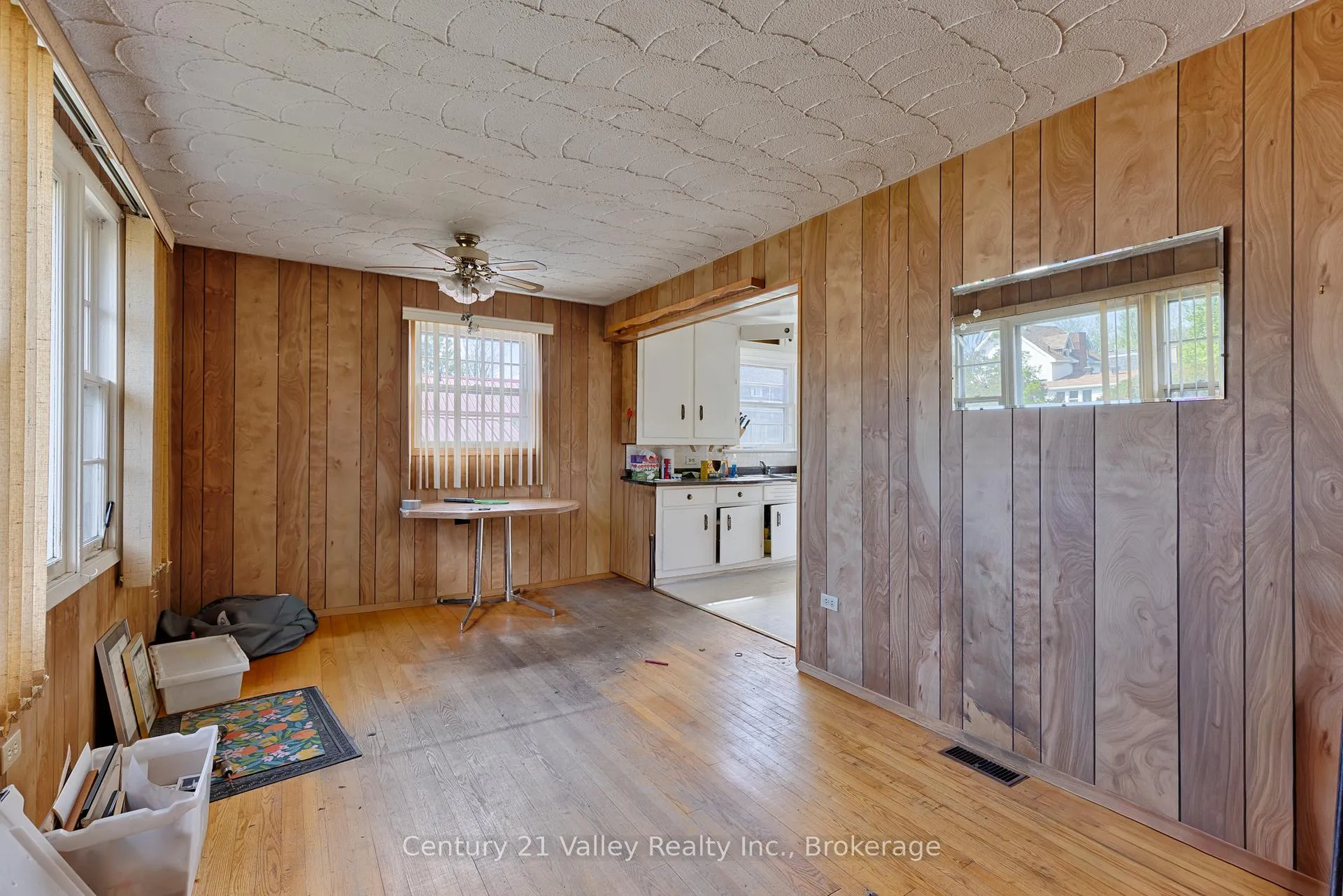 Photo 17 of 397 Mary Avenue, Renfrew — HOMEH