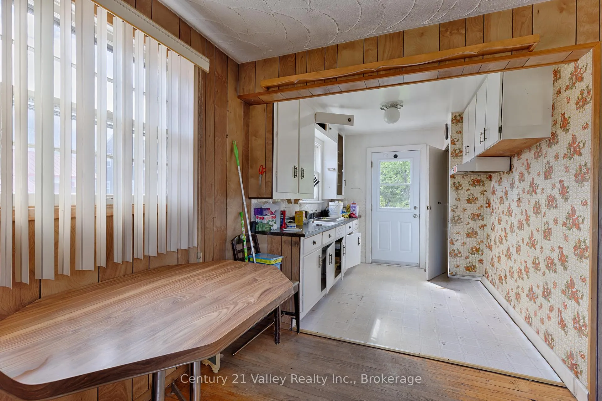 Photo 18 of 397 Mary Avenue, Renfrew — HOMEH
