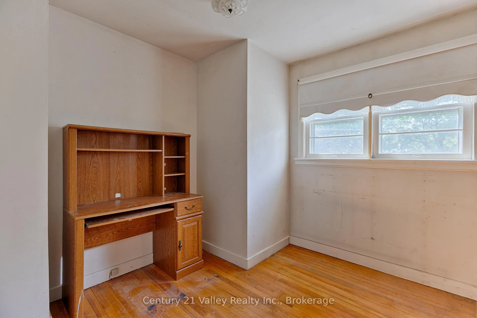 Photo 22 of 397 Mary Avenue, Renfrew — HOMEH