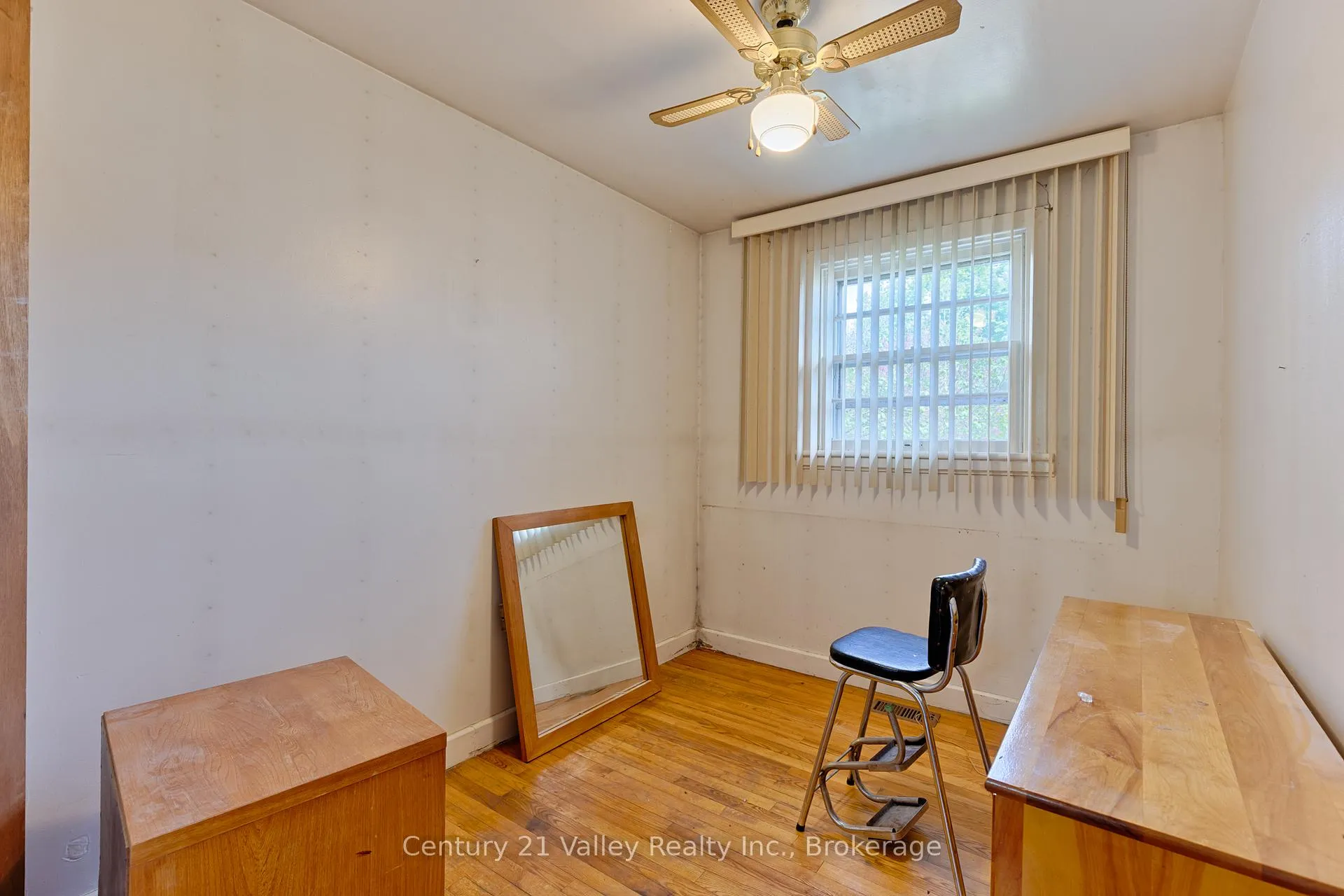 Photo 24 of 397 Mary Avenue, Renfrew — HOMEH