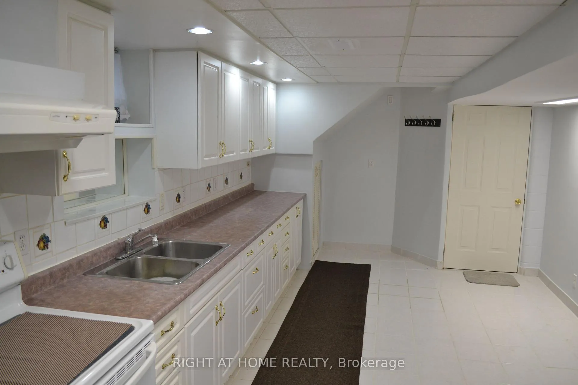 Photo 4 of Unit Basement, 505 Mohawk Road W, Hamilton, Gilbert — HOMEH
