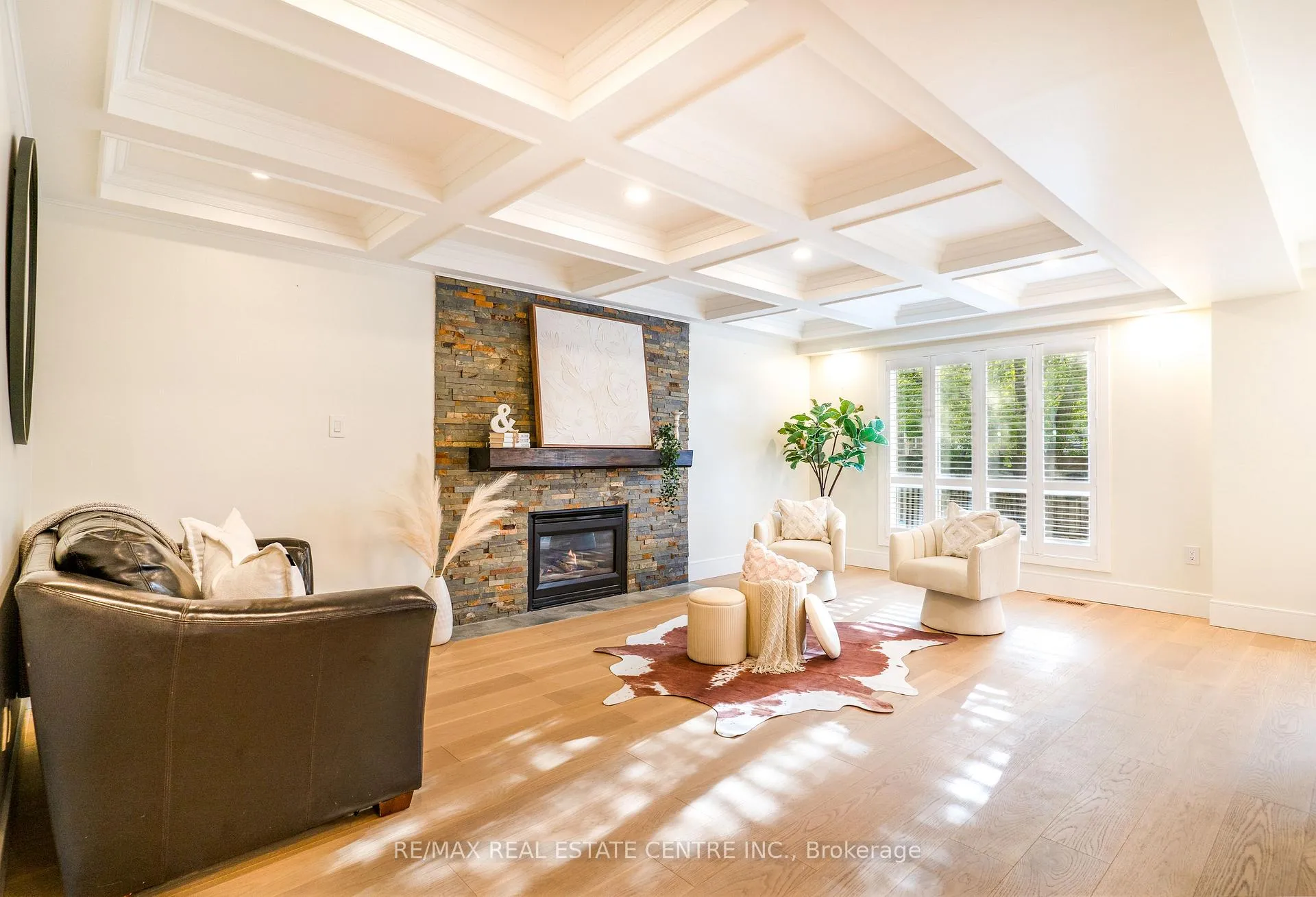 Photo 6 of 2 Orvieto Court, Hamilton, Winona — HOMEH