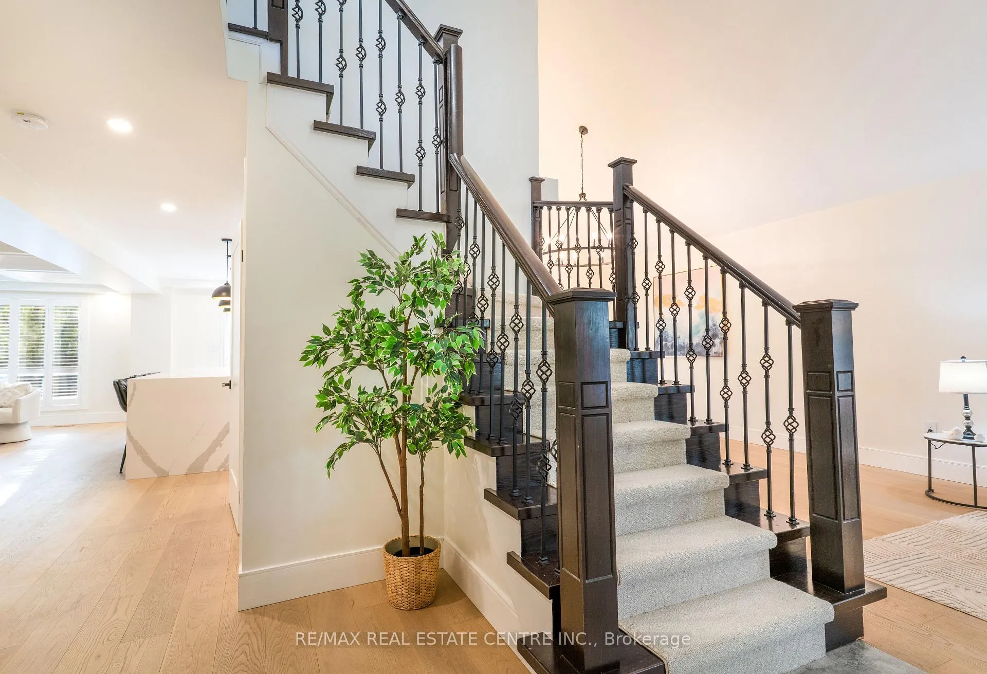 Photo 13 of 2 Orvieto Court, Hamilton, Winona — HOMEH