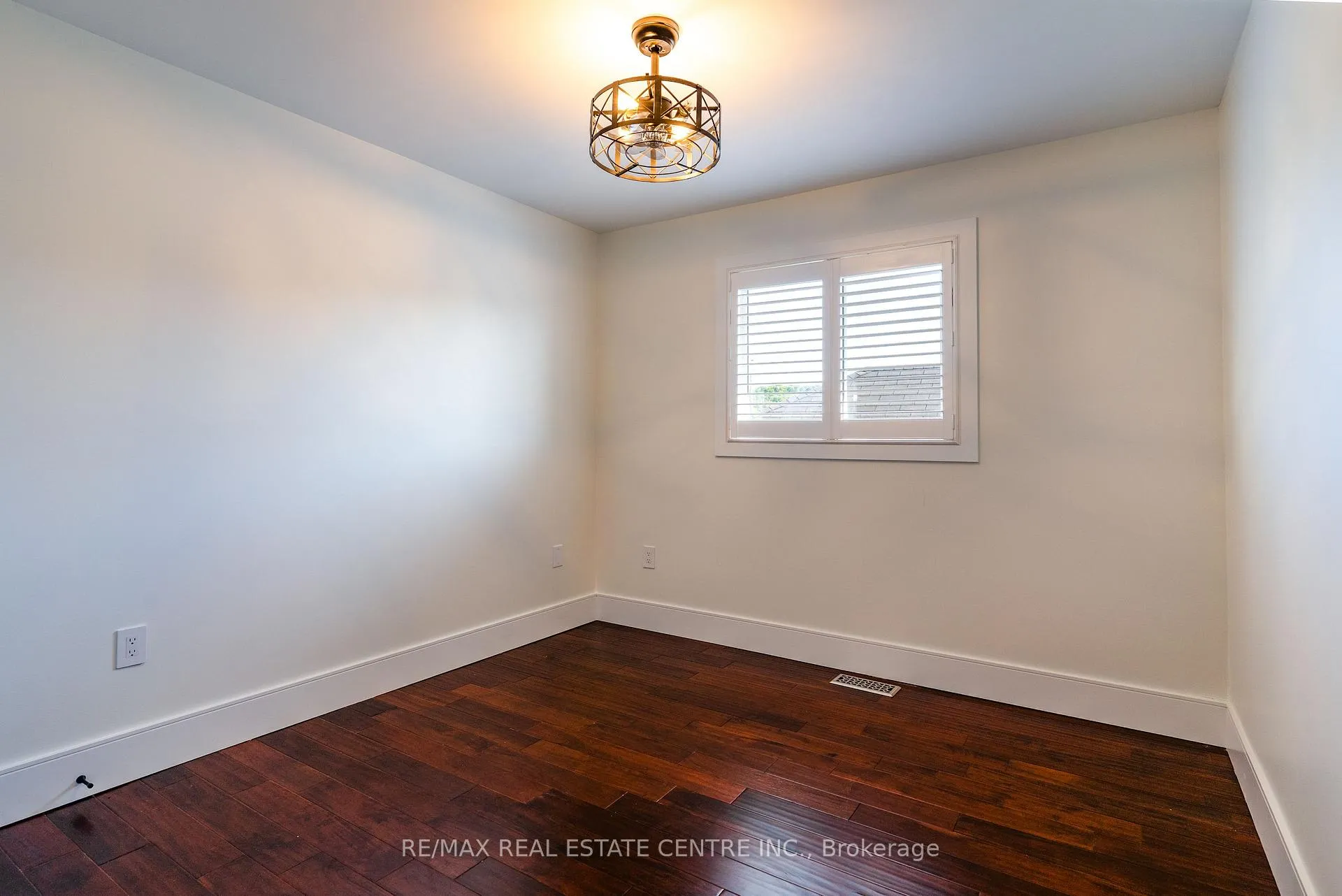 Photo 24 of 2 Orvieto Court, Hamilton, Winona — HOMEH