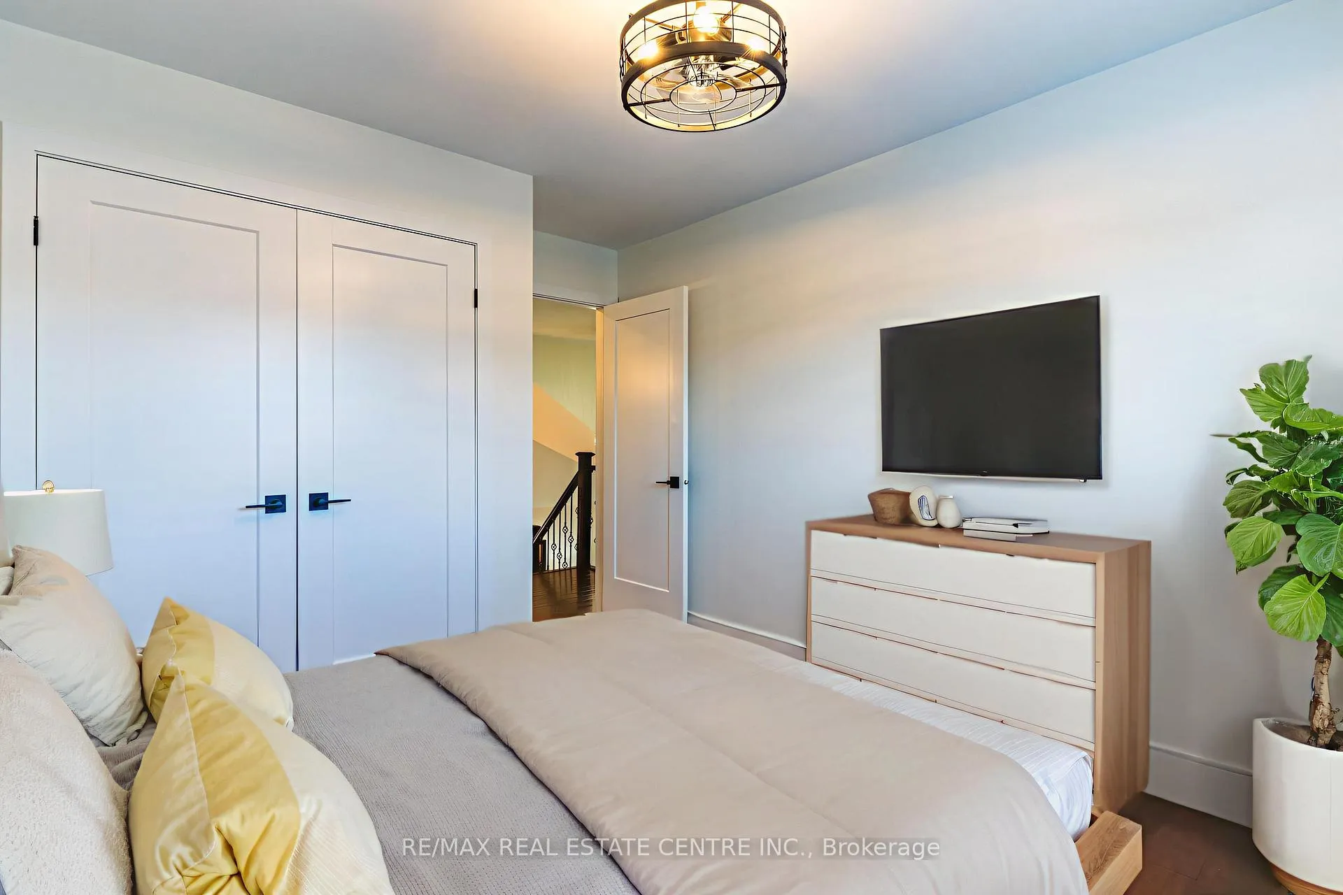 Photo 26 of 2 Orvieto Court, Hamilton, Winona — HOMEH