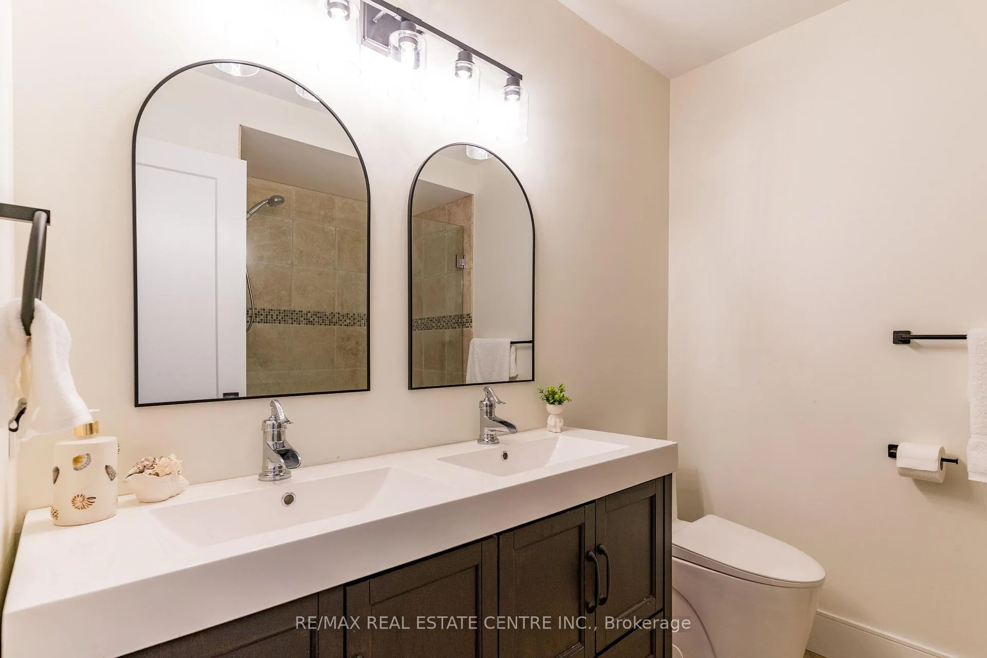 Photo 28 of 2 Orvieto Court, Hamilton, Winona — HOMEH