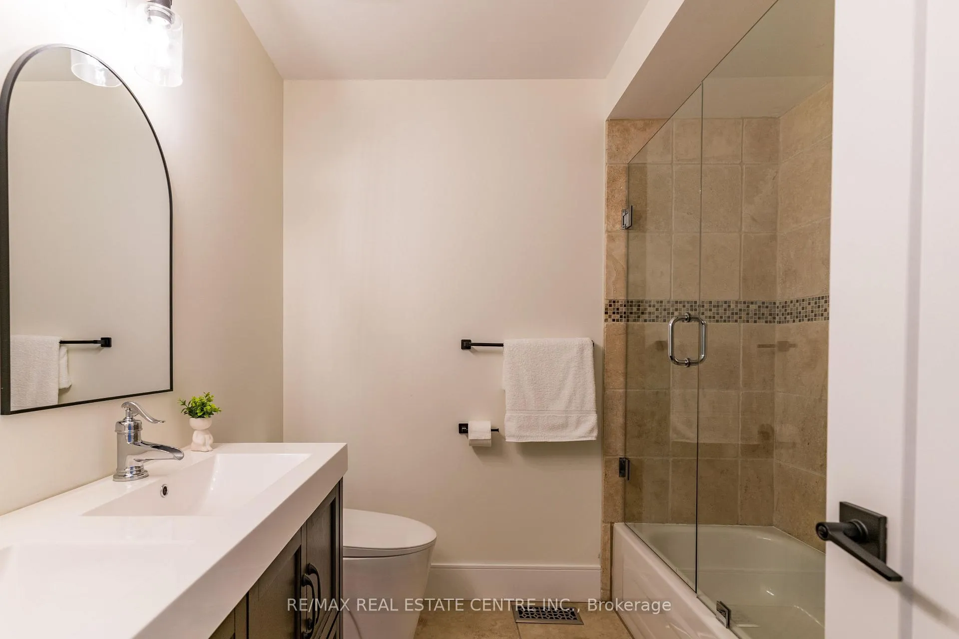 Photo 29 of 2 Orvieto Court, Hamilton, Winona — HOMEH