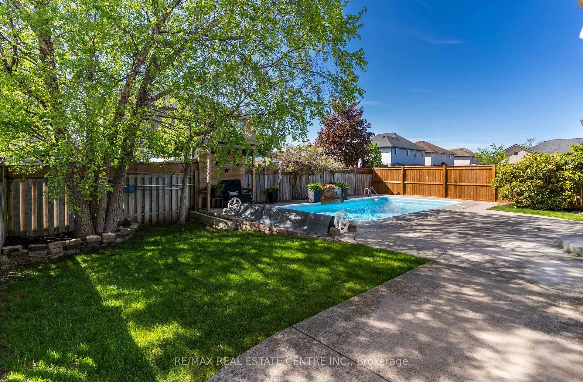 Photo 39 of 2 Orvieto Court, Hamilton, Winona — HOMEH