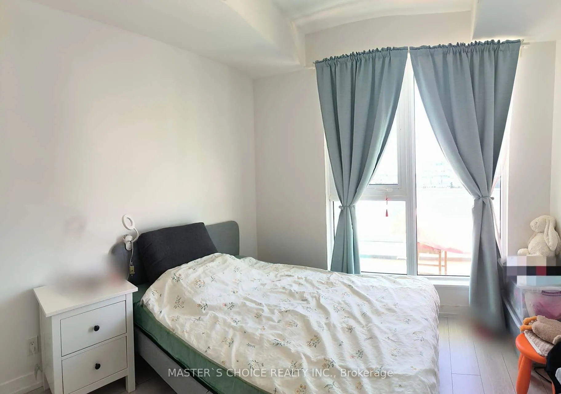Front of Unit 1006, 898 portage Parkway