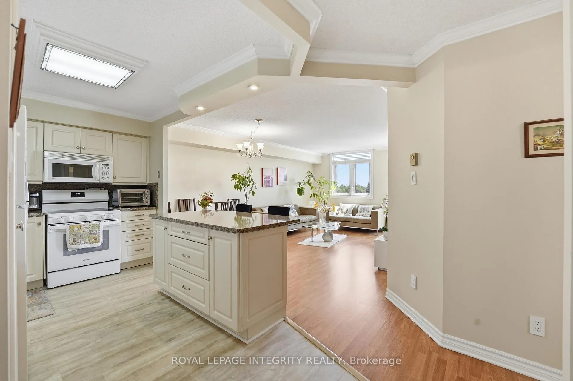 Photo 4 of Unit 608, 1025 Grenon Avenue, Ottawa, Fairfield Heights — HOMEH