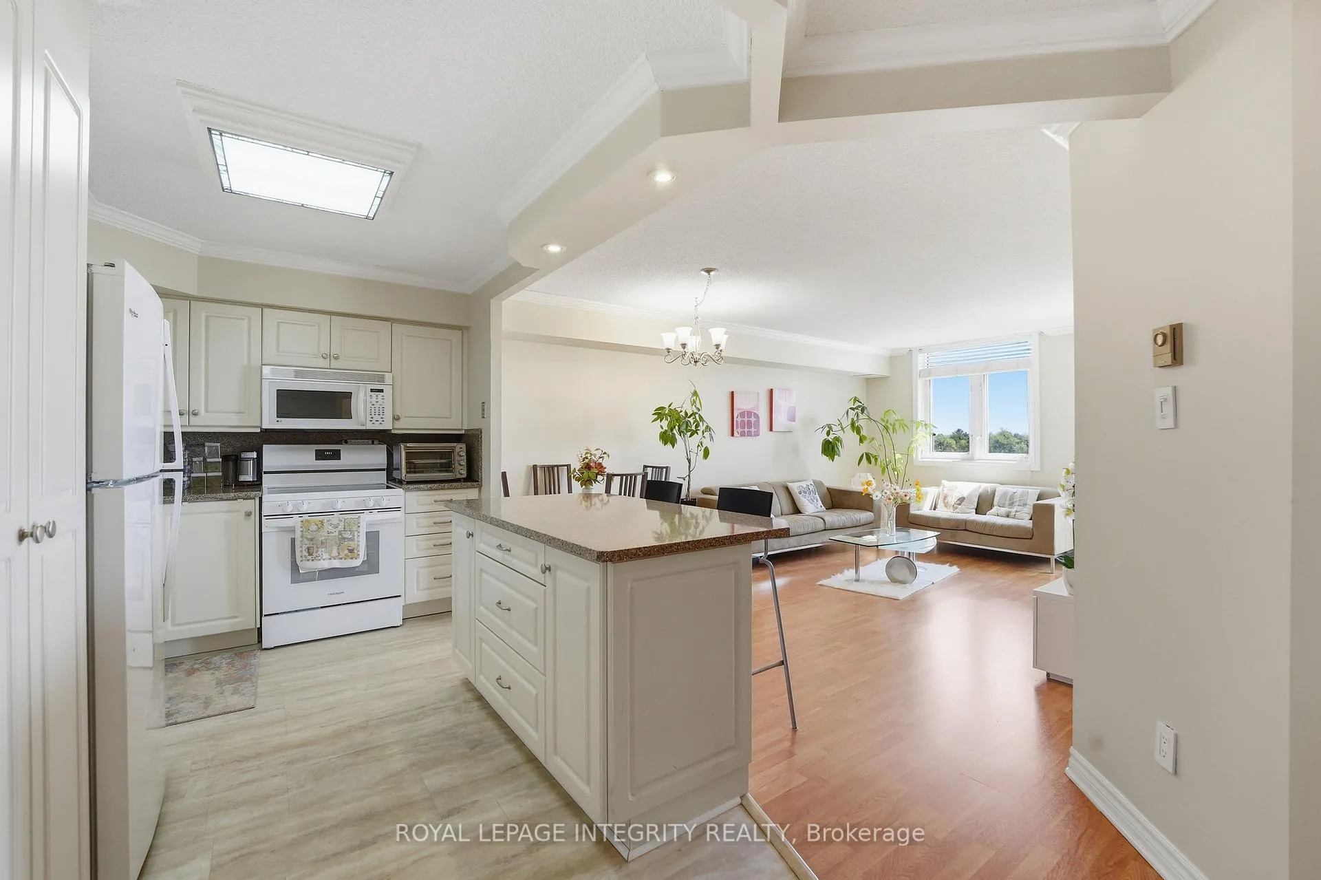 Photo 5 of Unit 608, 1025 Grenon Avenue, Ottawa, Fairfield Heights — HOMEH