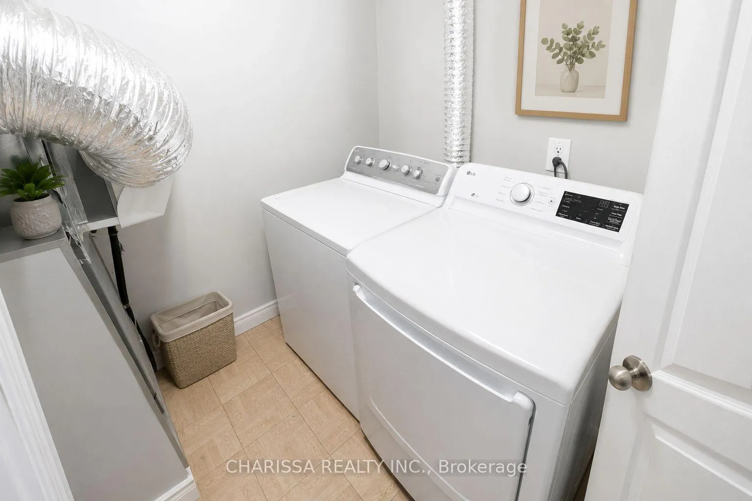 Photo 6 of Unit Bsmt, 2872 Gardenview Crescent, Mississauga, Central Erin Mills — HOMEH