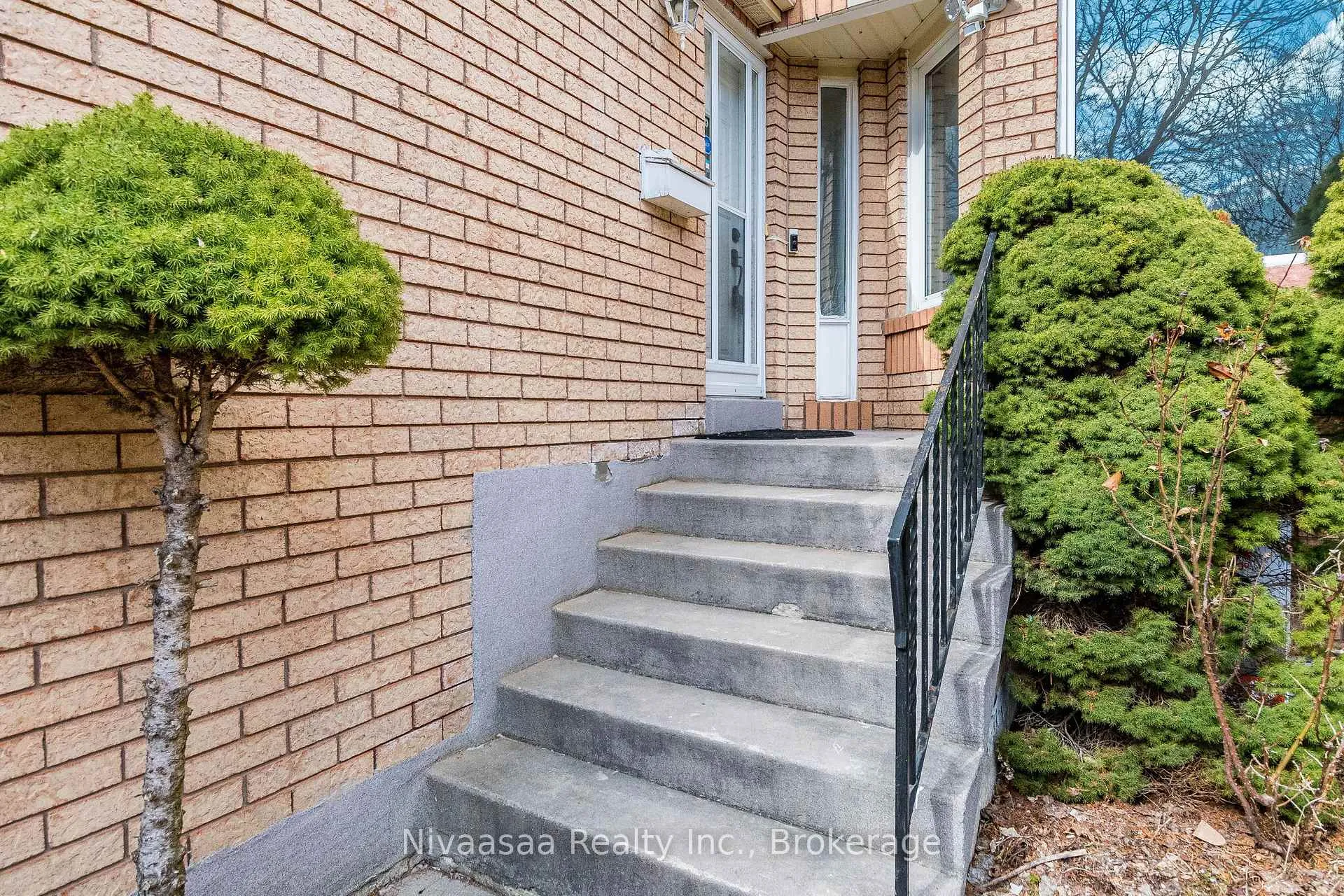 Photo 3 of 33 Pantages Court, Brampton, Northgate — HOMEH