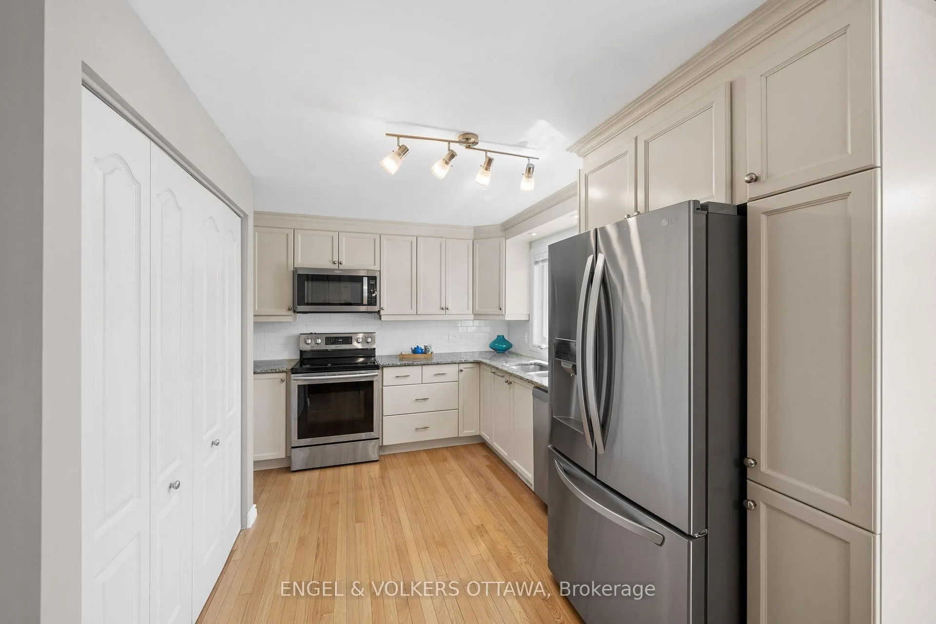Photo 15 of Unit 27, 1986 Summerfields Crescent, Ottawa, Chapel Hill — HOMEH