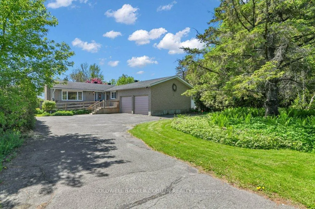 Photo 2 of 10 Manning Road, South Stormont, Long Sault — HOMEH