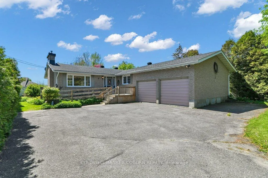 Photo 3 of 10 Manning Road, South Stormont, Long Sault — HOMEH