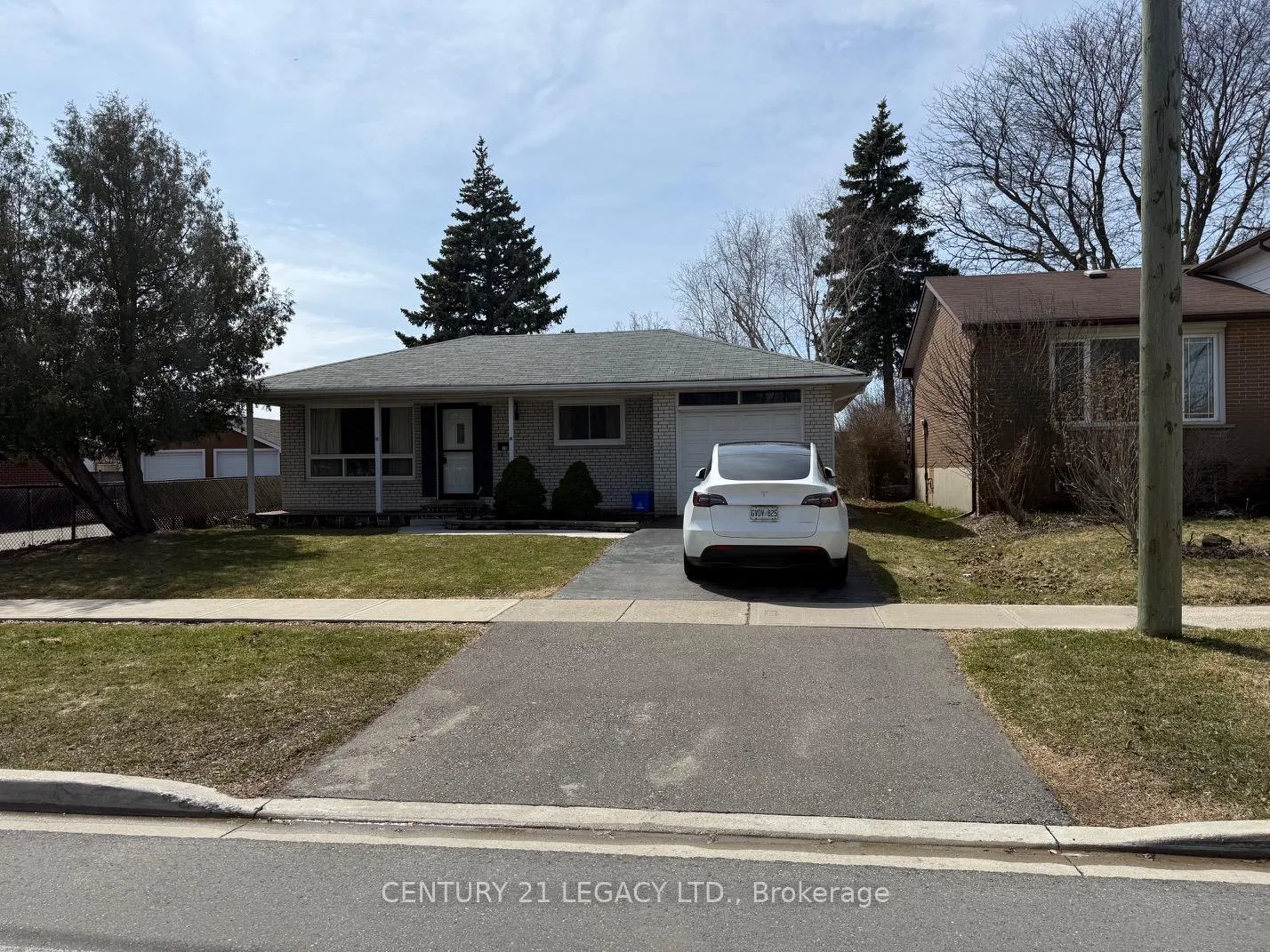 Photo 3 of Unit (Bsmt), 18 Harper Road, Brampton, Brampton East — HOMEH