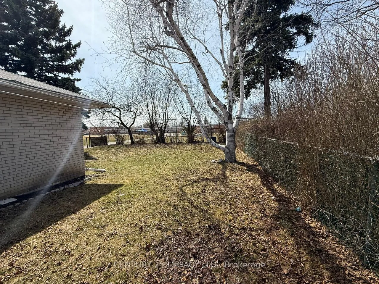 Photo 5 of Unit (Bsmt), 18 Harper Road, Brampton, Brampton East — HOMEH