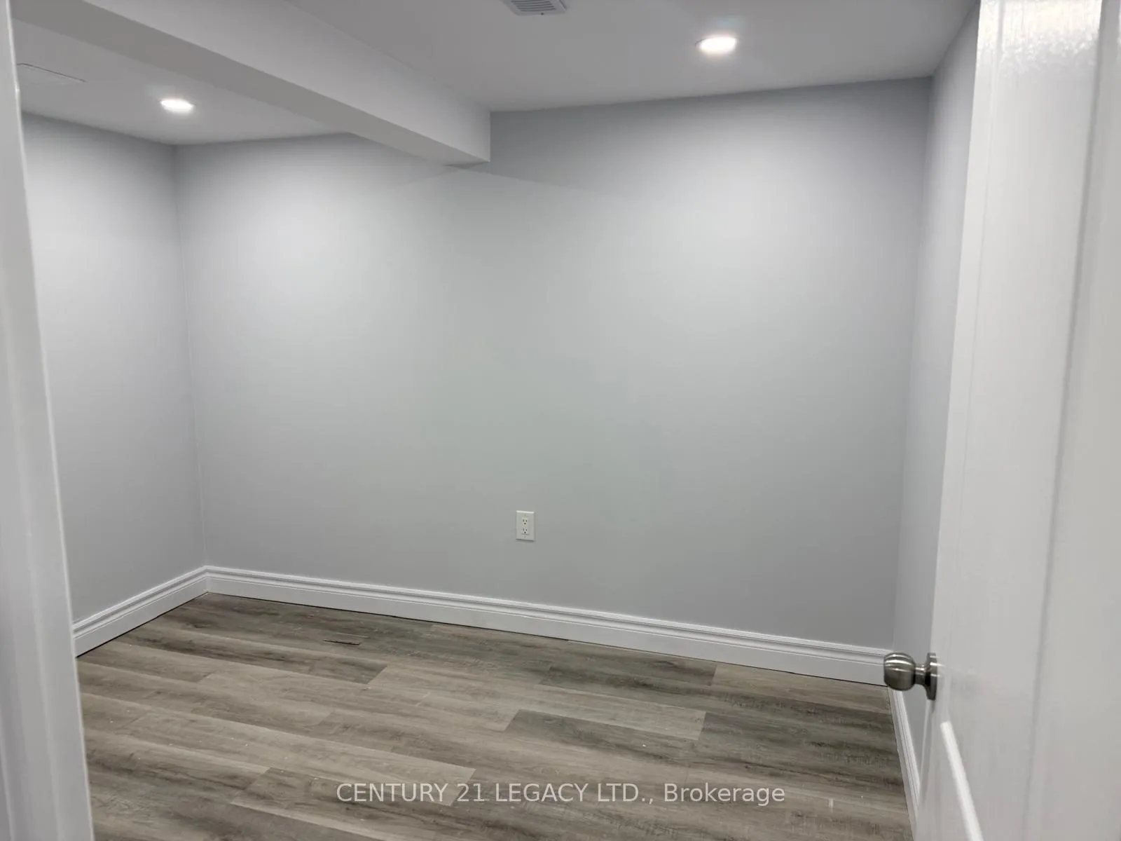 Photo 13 of Unit (Bsmt), 18 Harper Road, Brampton, Brampton East — HOMEH