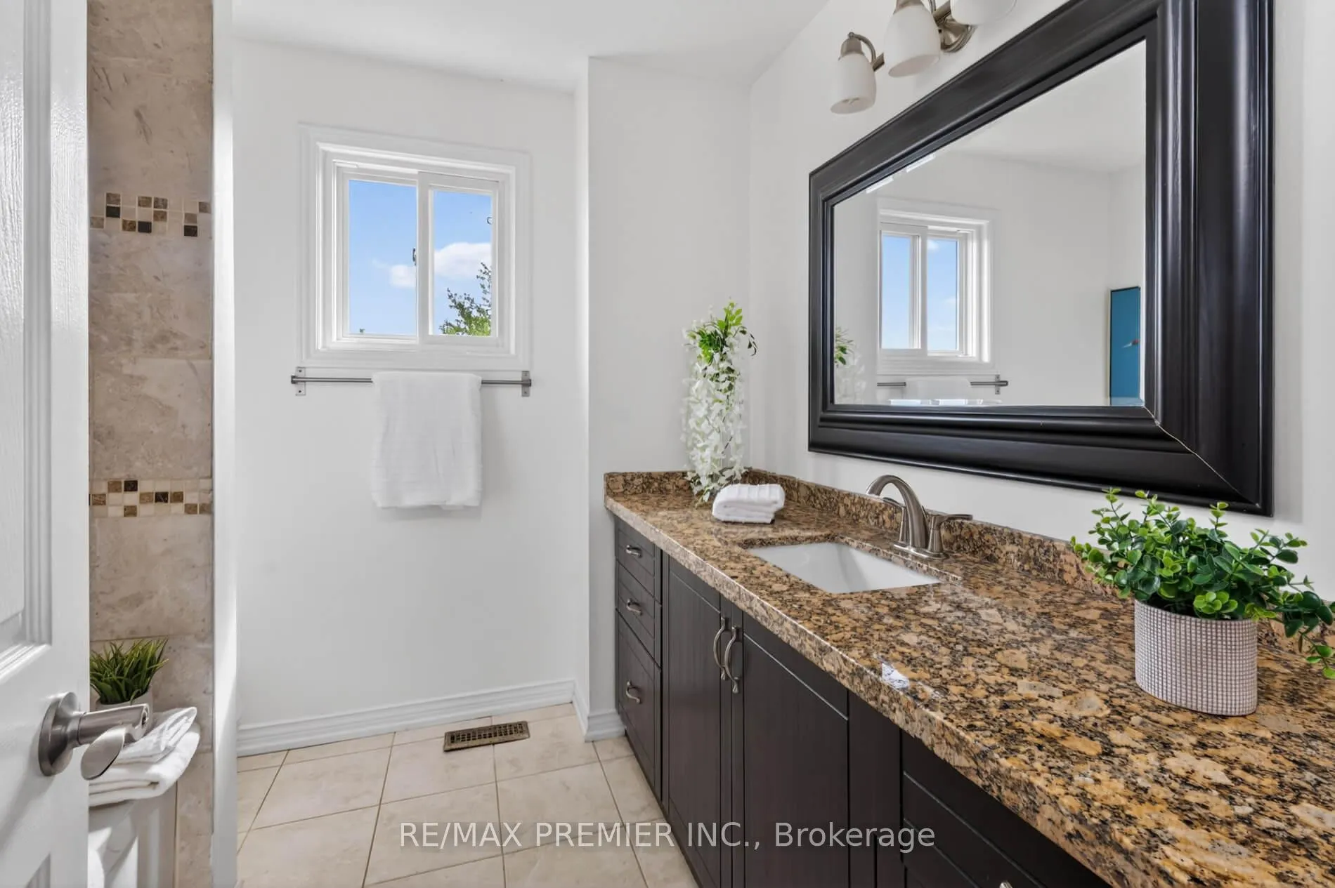 Photo 36 of 248 Forest Drive, Vaughan, West Woodbridge — HOMEH