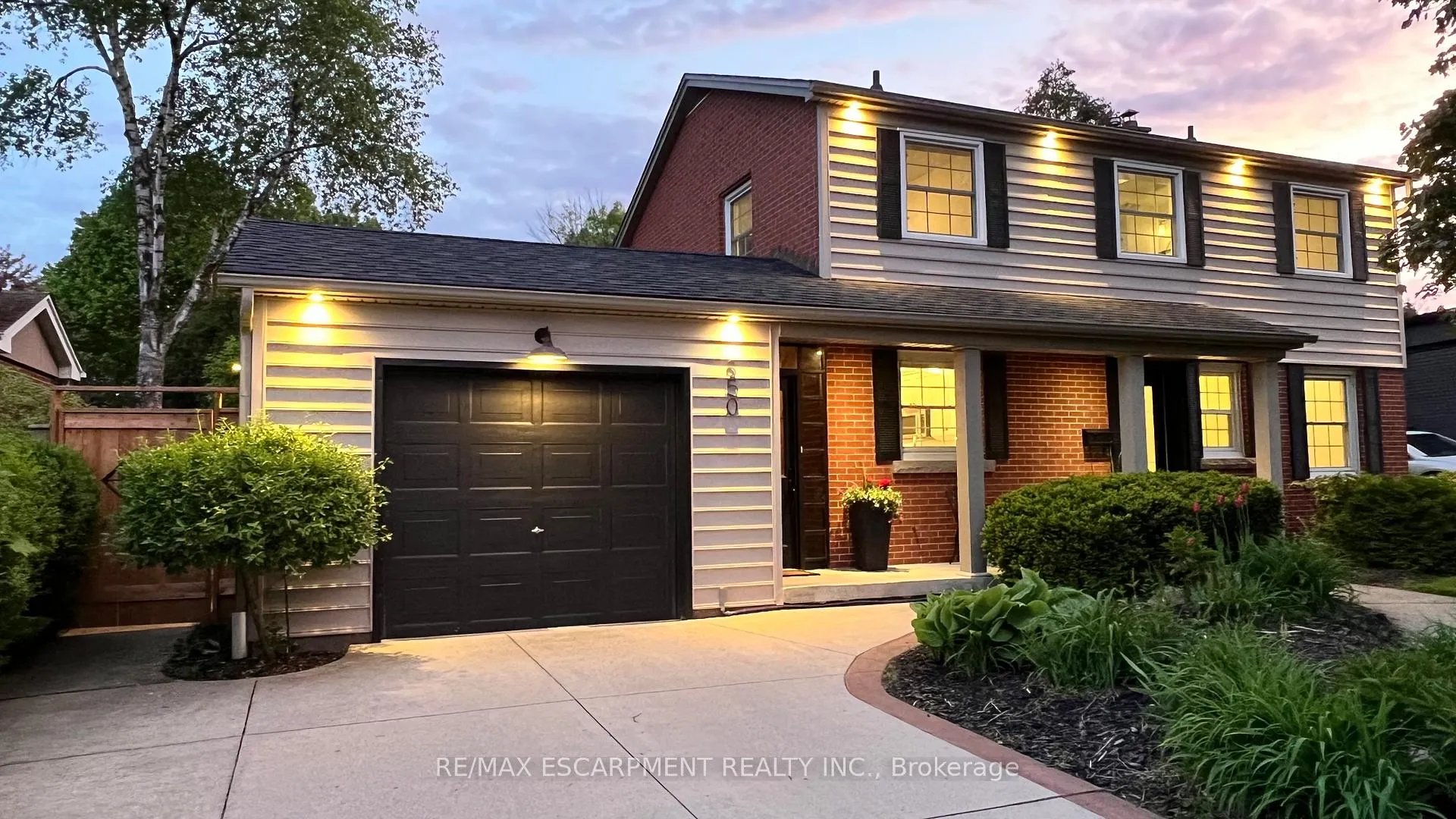 Photo 2 of 350 East Side Crescent, Burlington, Brant — HOMEH