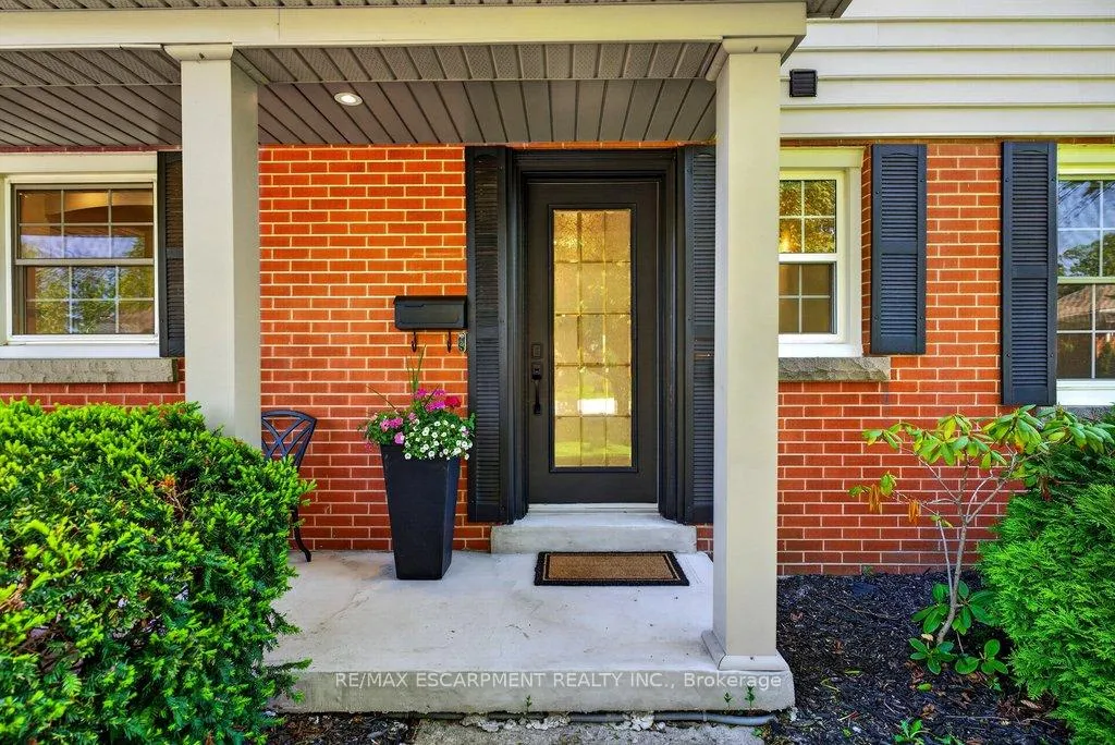 Photo 4 of 350 East Side Crescent, Burlington, Brant — HOMEH