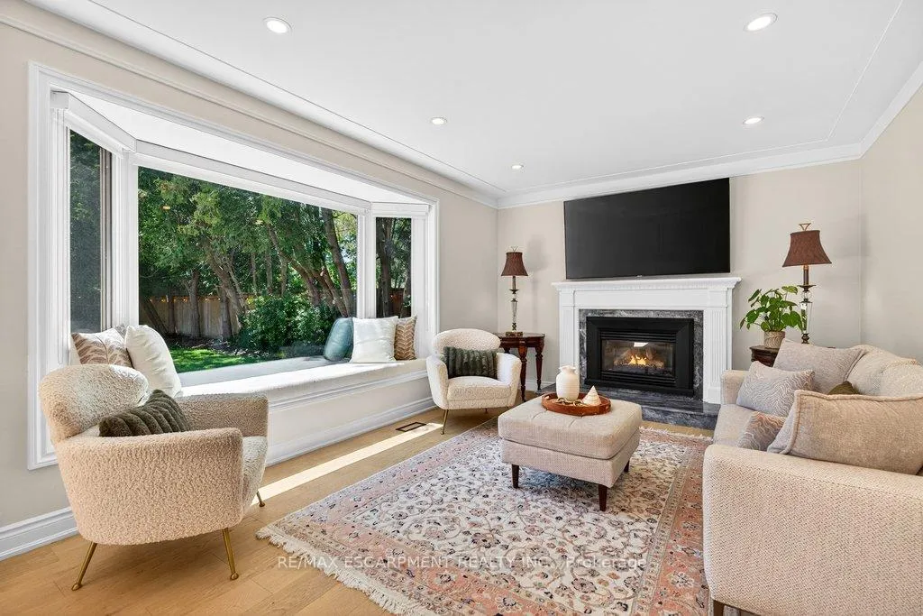 Photo 6 of 350 East Side Crescent, Burlington, Brant — HOMEH