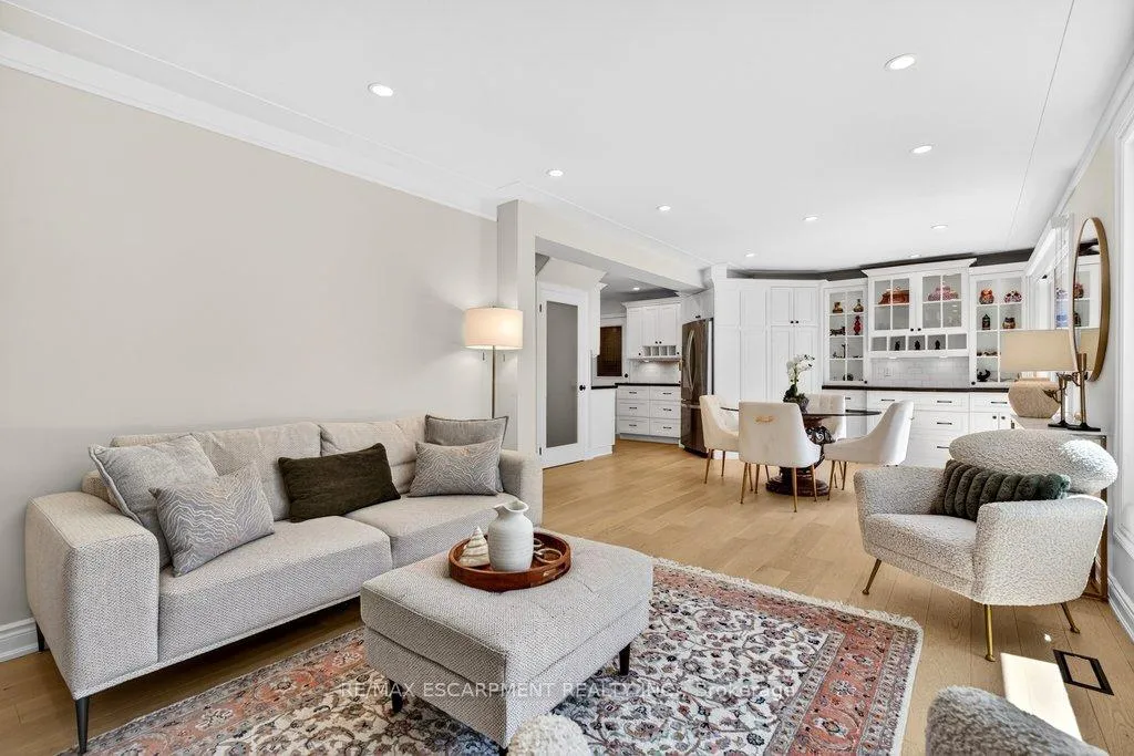 Photo 9 of 350 East Side Crescent, Burlington, Brant — HOMEH