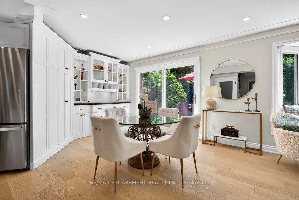 Photo 10 of 350 East Side Crescent, Burlington, Brant — HOMEH