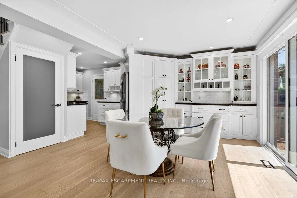 Photo 11 of 350 East Side Crescent, Burlington, Brant — HOMEH