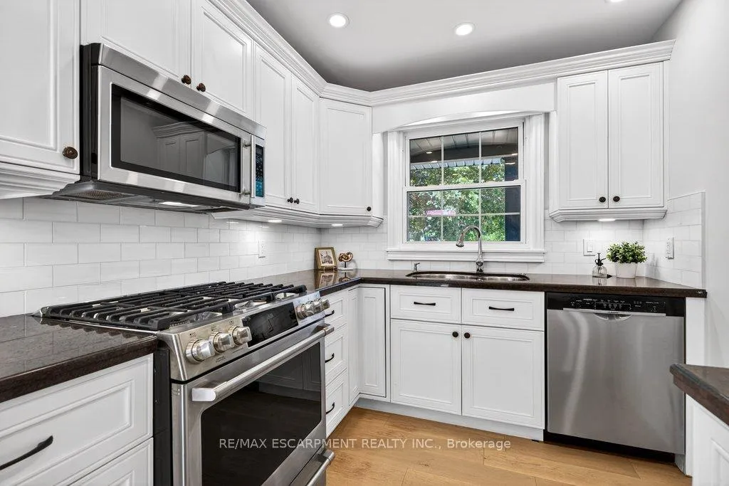 Photo 14 of 350 East Side Crescent, Burlington, Brant — HOMEH