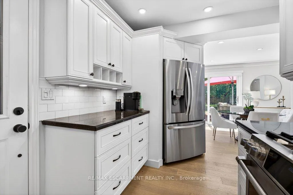 Photo 15 of 350 East Side Crescent, Burlington, Brant — HOMEH