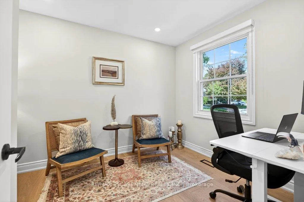 Photo 16 of 350 East Side Crescent, Burlington, Brant — HOMEH