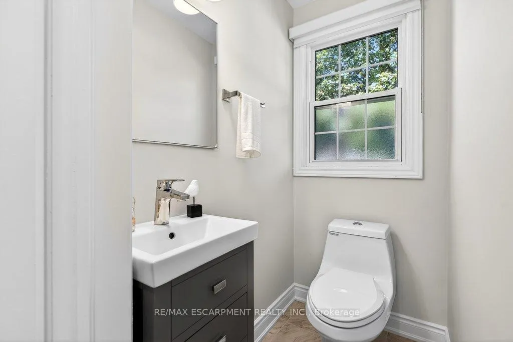Photo 17 of 350 East Side Crescent, Burlington, Brant — HOMEH