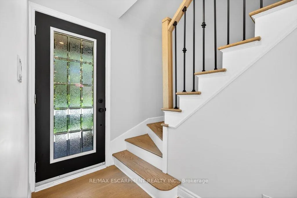 Photo 19 of 350 East Side Crescent, Burlington, Brant — HOMEH