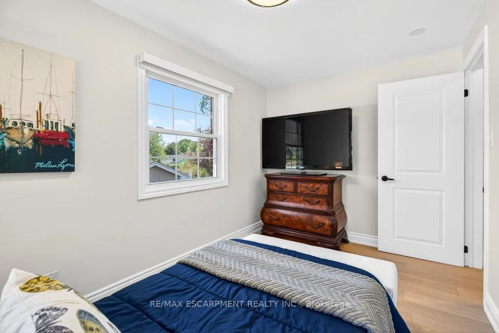Photo 25 of 350 East Side Crescent, Burlington, Brant — HOMEH