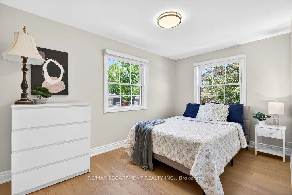 Photo 26 of 350 East Side Crescent, Burlington, Brant — HOMEH