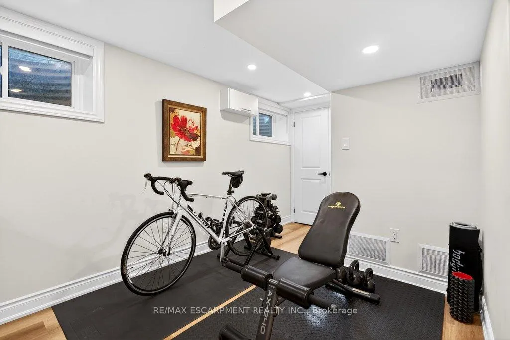 Photo 31 of 350 East Side Crescent, Burlington, Brant — HOMEH