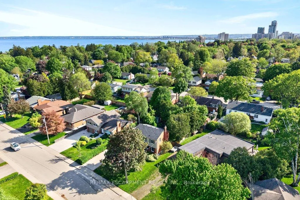 Photo 43 of 350 East Side Crescent, Burlington, Brant — HOMEH