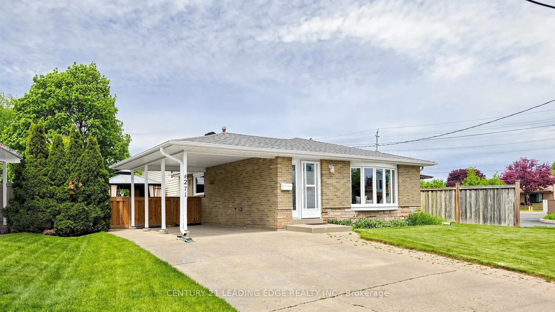Photo 3 of 271 Delrex Boulevard, Halton Hills, Georgetown — HOMEH