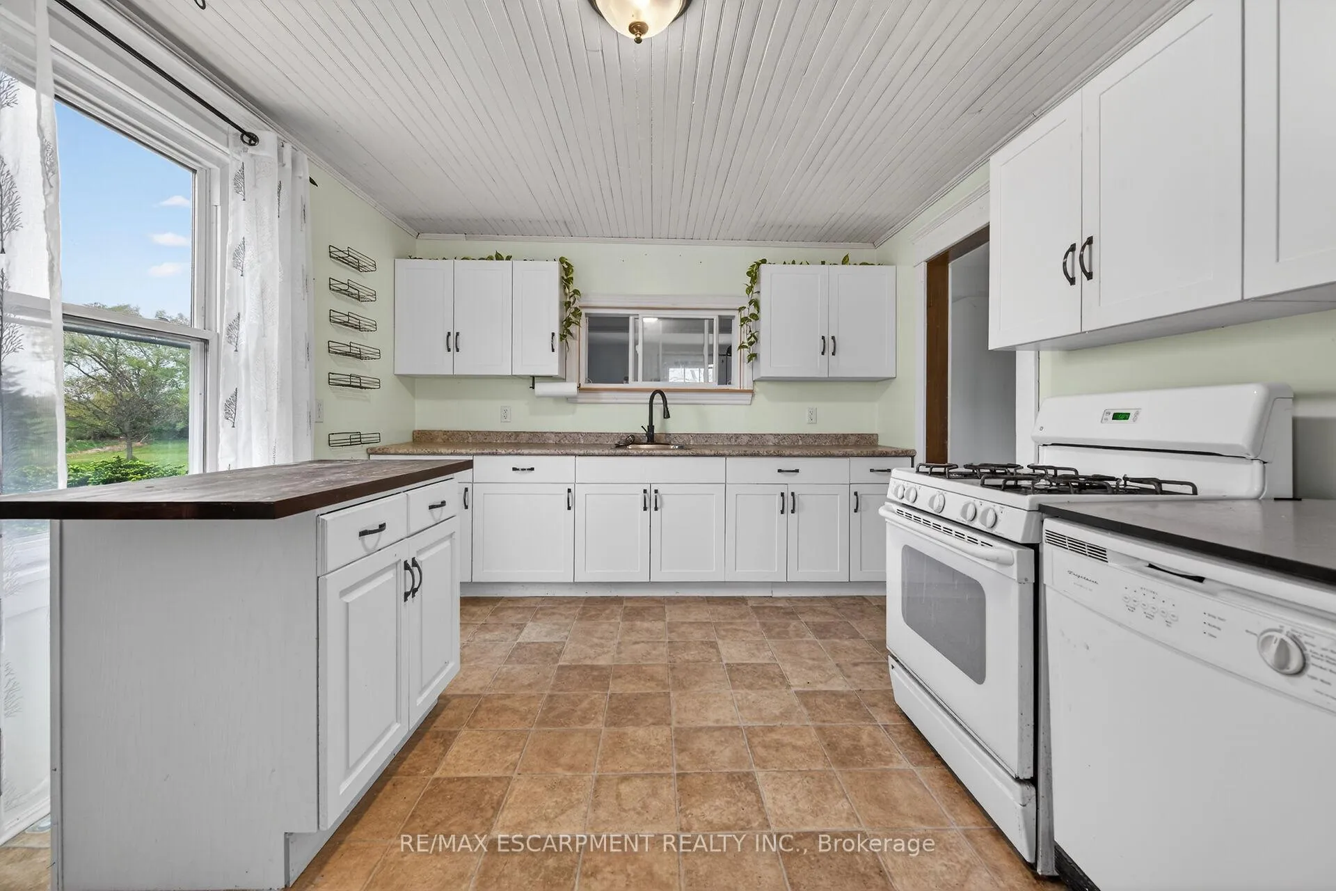 Photo 17 of 1054 Townline Road E, Haldimand — HOMEH